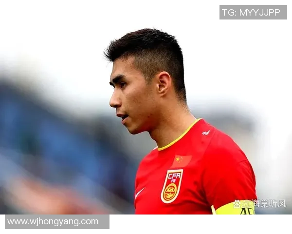 足球球星不为人知的成长历程与赛场背后真实内幕揭秘