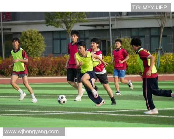 未来小球星驰骋绿茵场上 迎接足球新时代的崛起与挑战